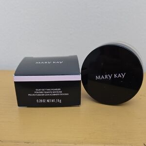 Mary Kay Silky Setting Powder - Light-Medium Beige
